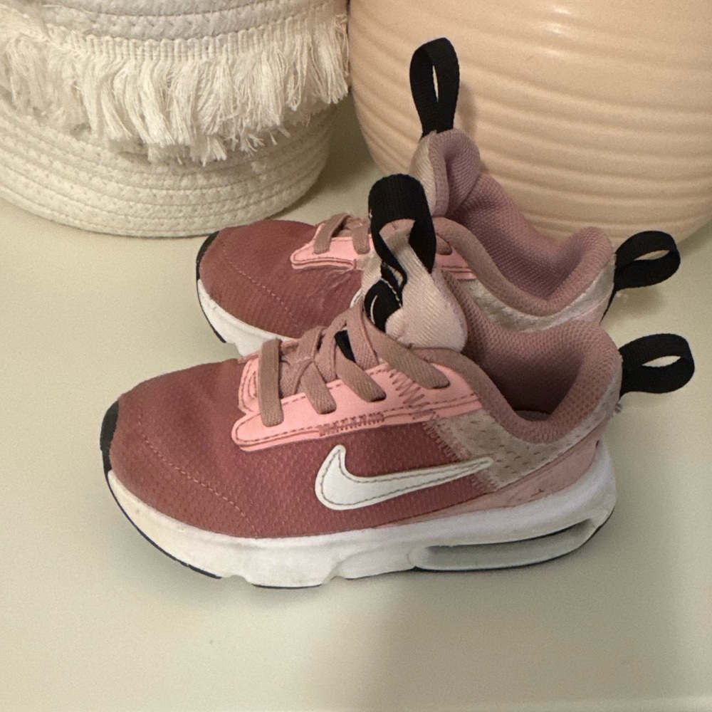 Nike Mauve Mesh Sneakers